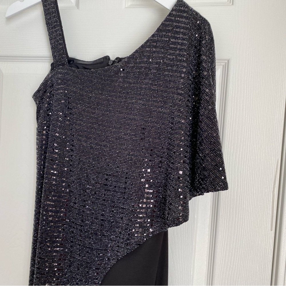 NWOT Women’s R&M Richards Sparkly One Shoulder Wide Legged Black Jumpsuit Size 6 - Picture 2 of 11